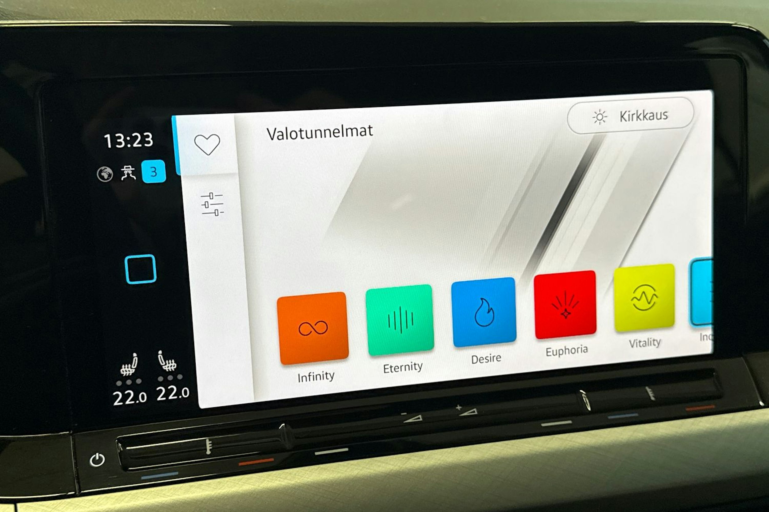 valkoinen Volkswagen Golf 2021 kuva 17.