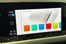 valkoinen Volkswagen Golf 2021 kuva 17.