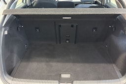 valkoinen Volkswagen Golf 2021 kuva 18.