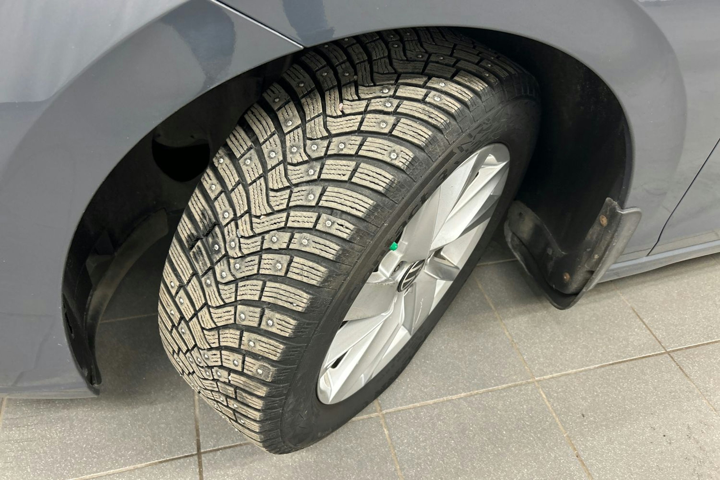 harmaa Volkswagen Golf 2021 kuva 13.