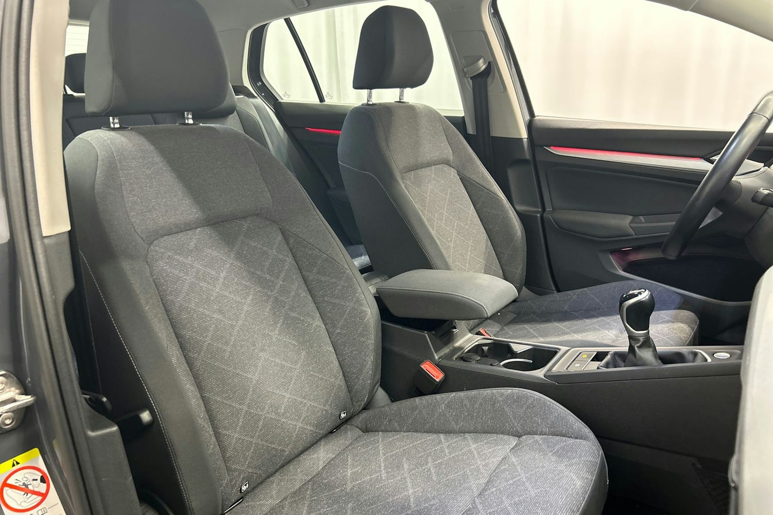 harmaa Volkswagen Golf 2021 kuva 14.