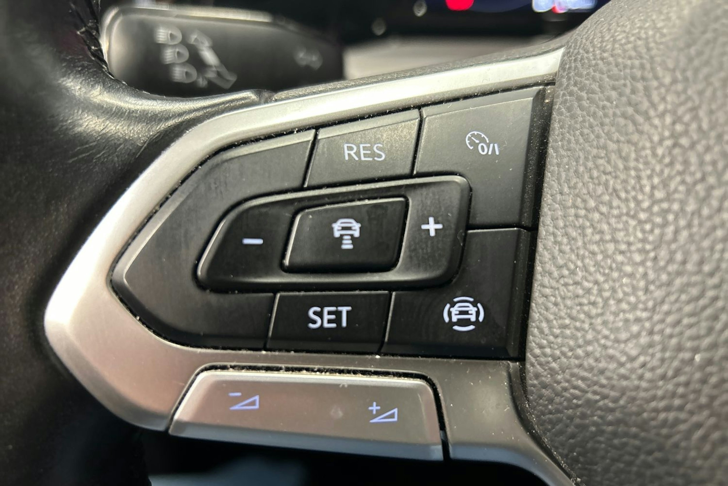 harmaa Volkswagen Golf 2021 kuva 18.