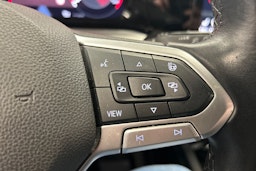 harmaa Volkswagen Golf 2021 kuva 19.