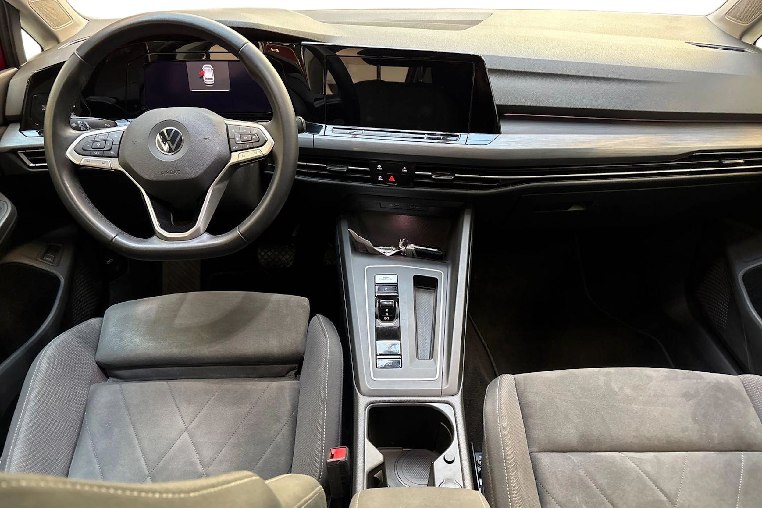 punainen Volkswagen Golf 2021 kuva 7.