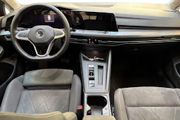 punainen Volkswagen Golf 2021 kuva 7.