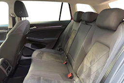 punainen Volkswagen Golf 2021 kuva 8.