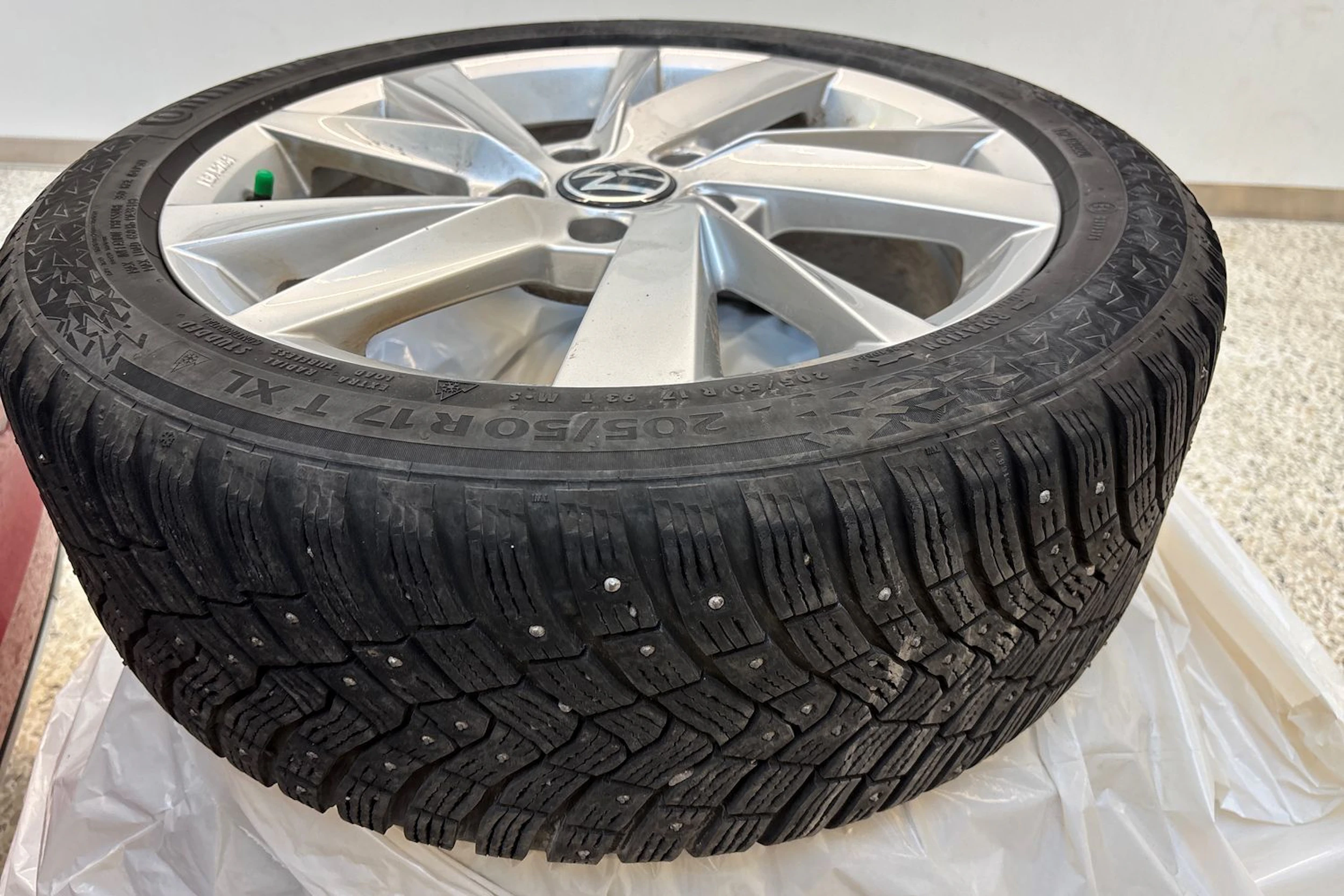 punainen Volkswagen Golf 2021 kuva 11.