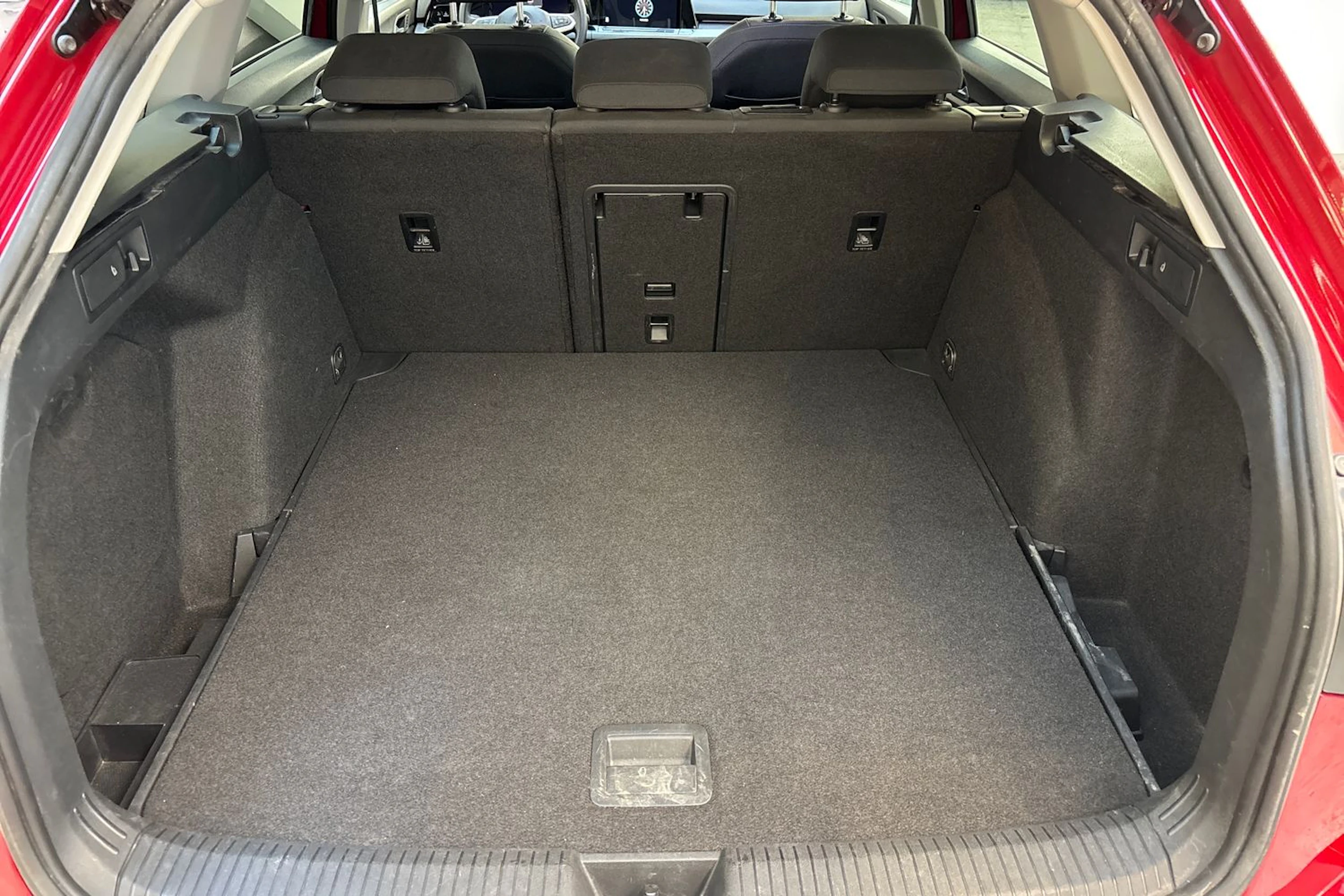 punainen Volkswagen Golf 2021 kuva 12.