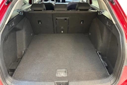 punainen Volkswagen Golf 2021 kuva 12.
