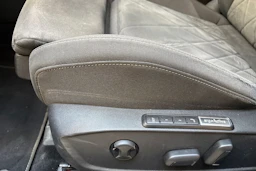 punainen Volkswagen Golf 2021 kuva 15.