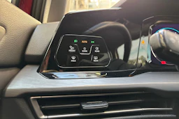 punainen Volkswagen Golf 2021 kuva 16.