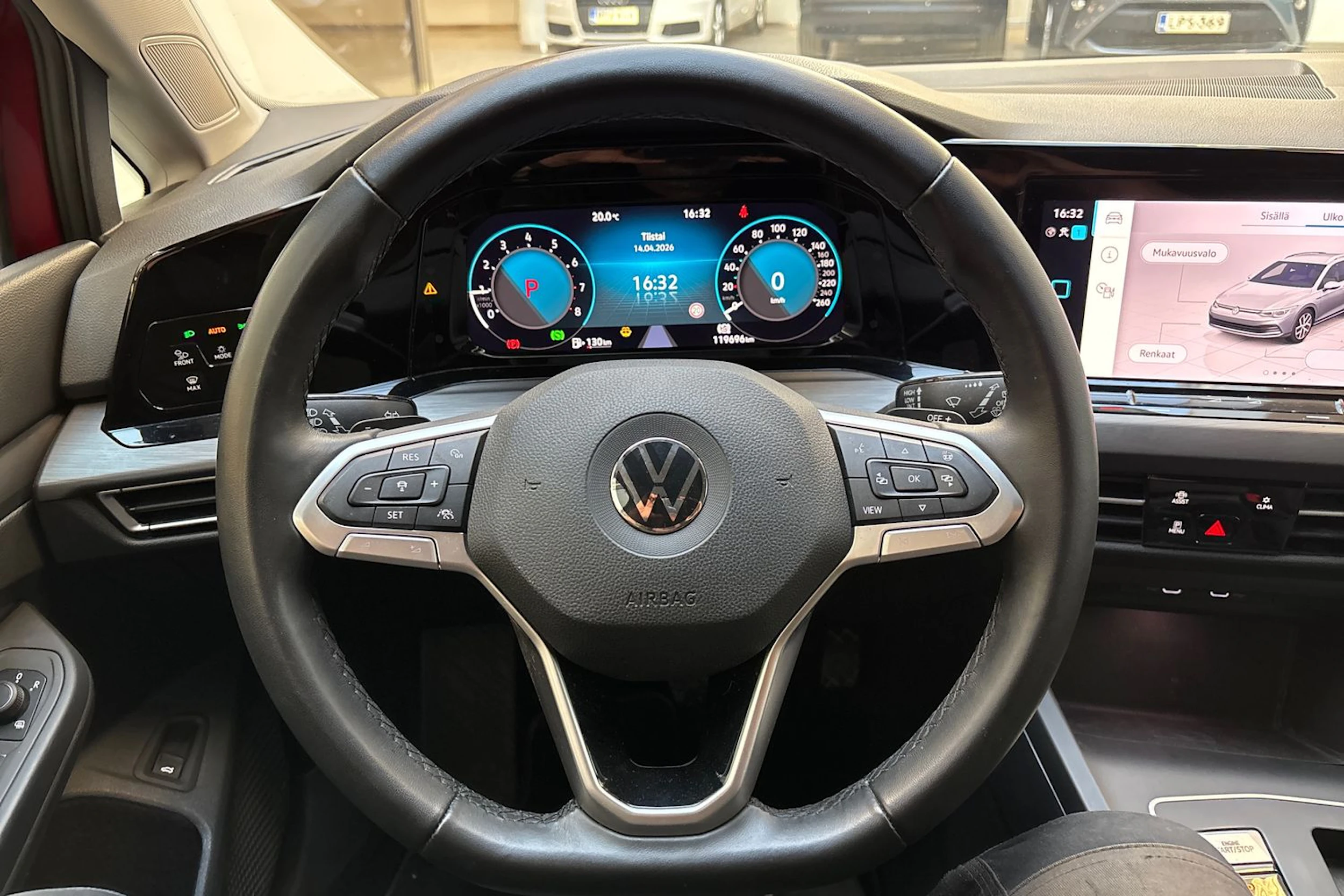 punainen Volkswagen Golf 2021 kuva 17.