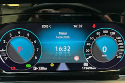 punainen Volkswagen Golf 2021 kuva 18.
