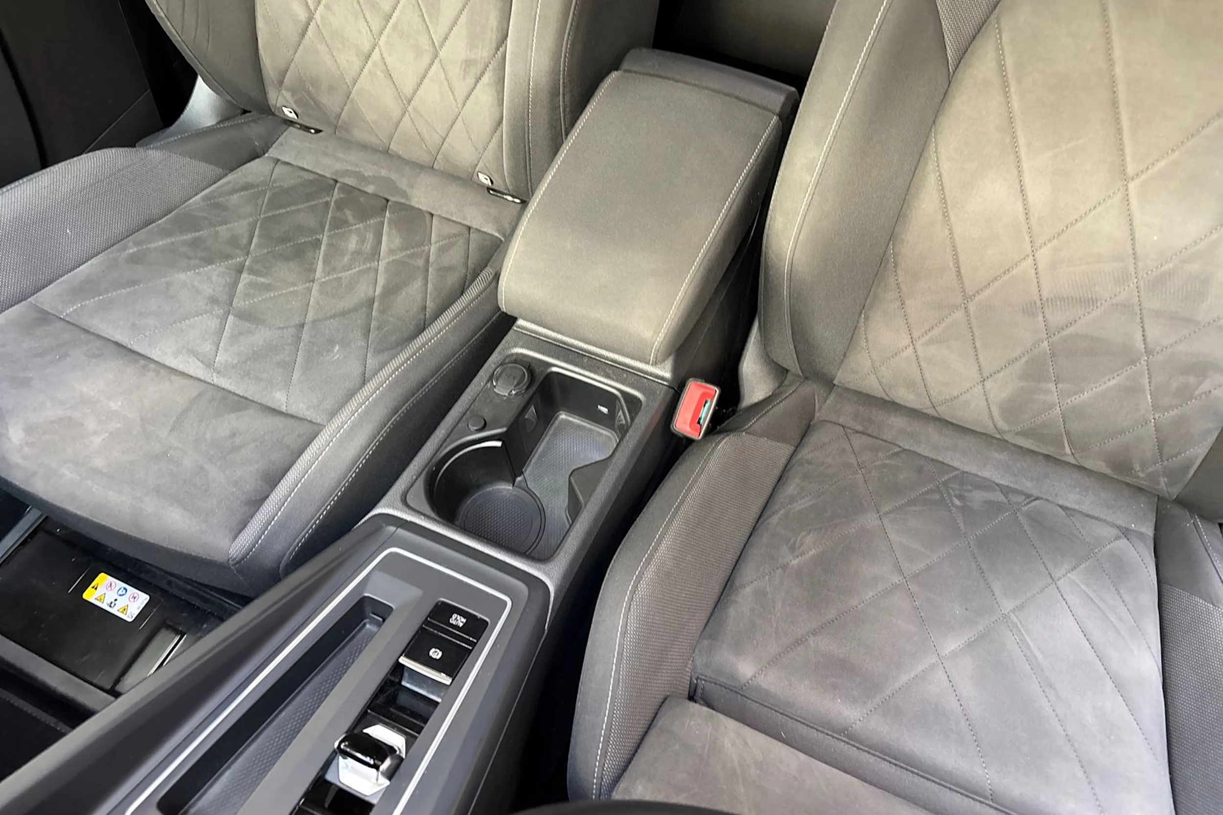 punainen Volkswagen Golf 2021 kuva 22.