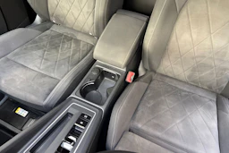 punainen Volkswagen Golf 2021 kuva 22.