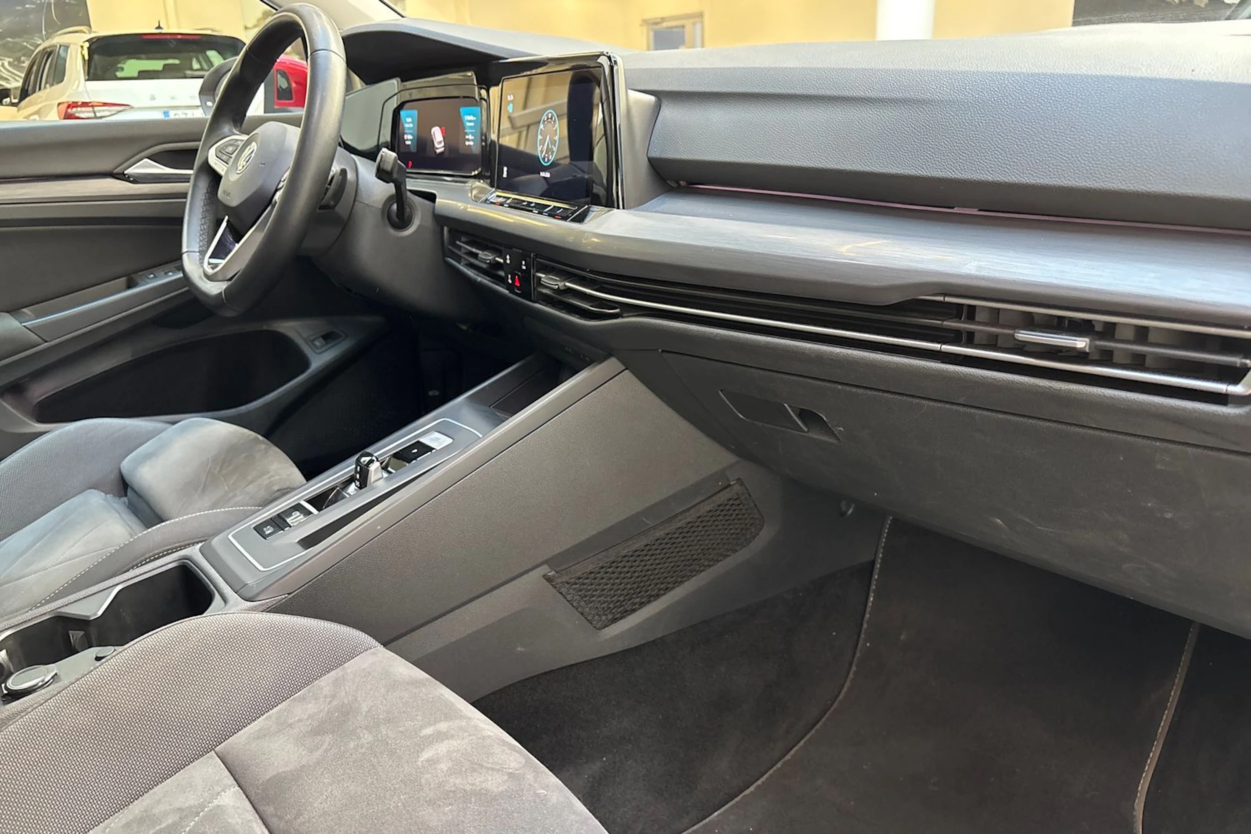 punainen Volkswagen Golf 2021 kuva 23.