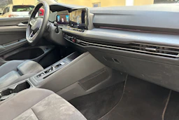 punainen Volkswagen Golf 2021 kuva 23.