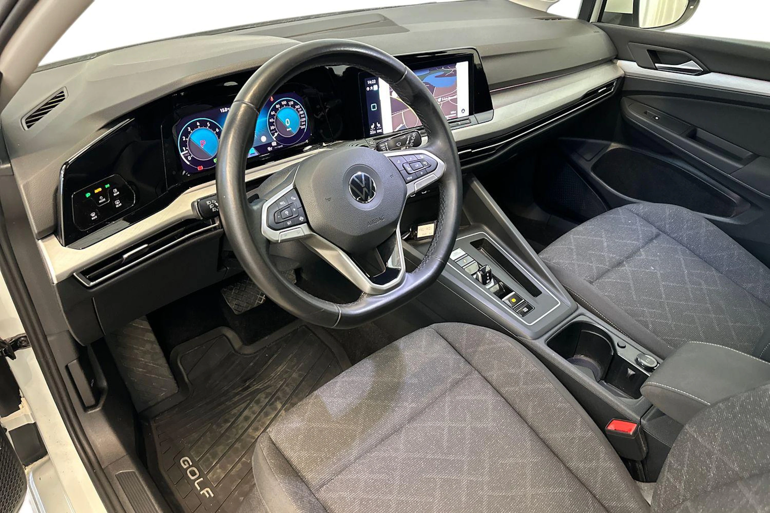 valkoinen Volkswagen Golf 2021 kuva 8.