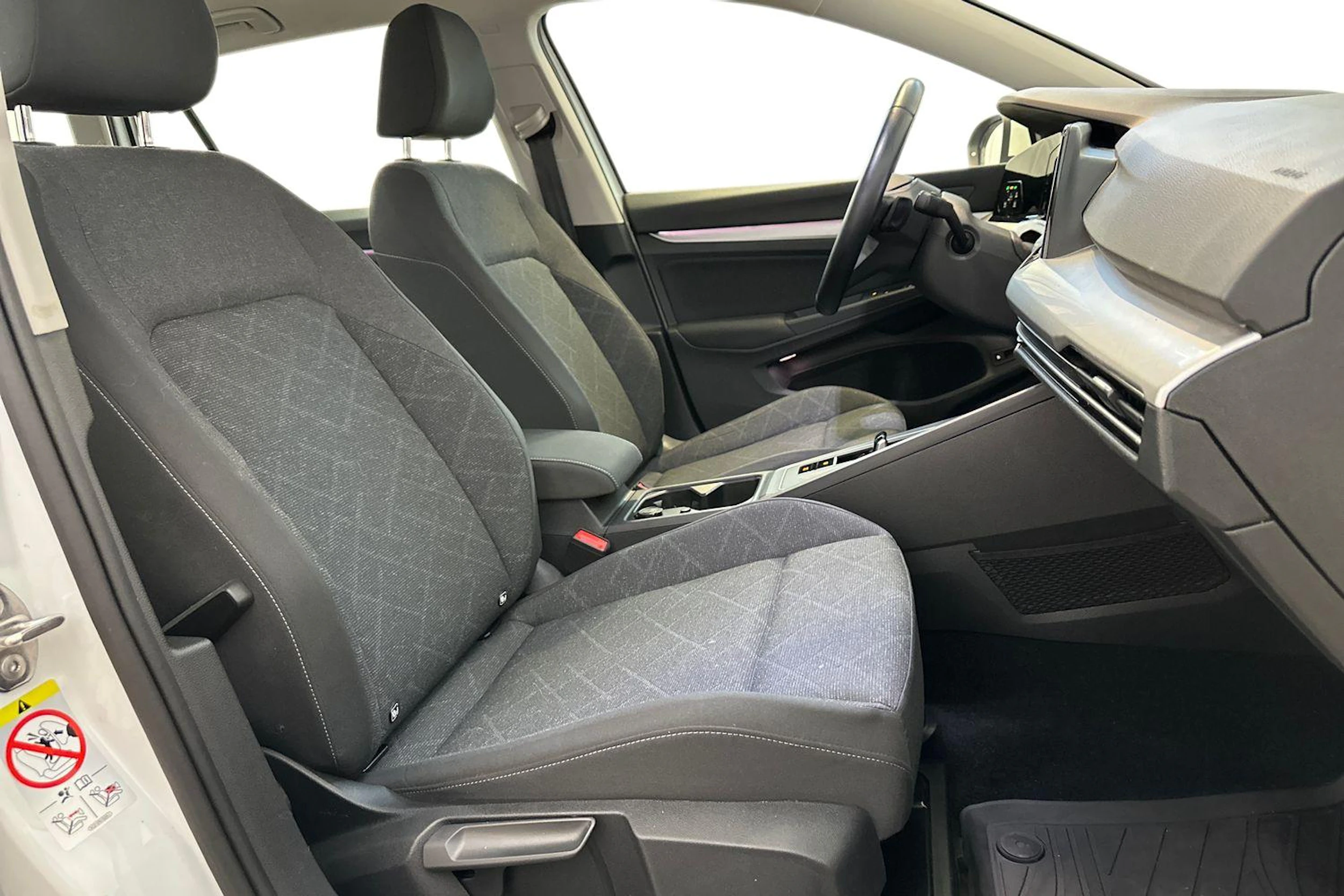 valkoinen Volkswagen Golf 2021 kuva 11.