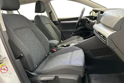 valkoinen Volkswagen Golf 2021 kuva 11.