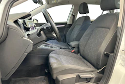 valkoinen Volkswagen Golf 2021 kuva 12.