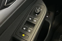 valkoinen Volkswagen Golf 2021 kuva 13.