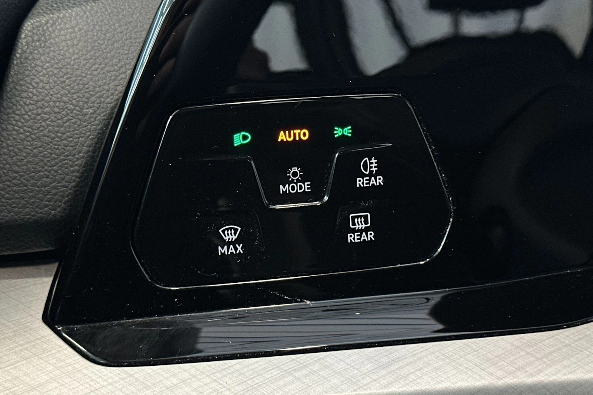 valkoinen Volkswagen Golf 2021 kuva 16.
