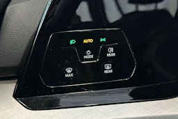 valkoinen Volkswagen Golf 2021 kuva 16.