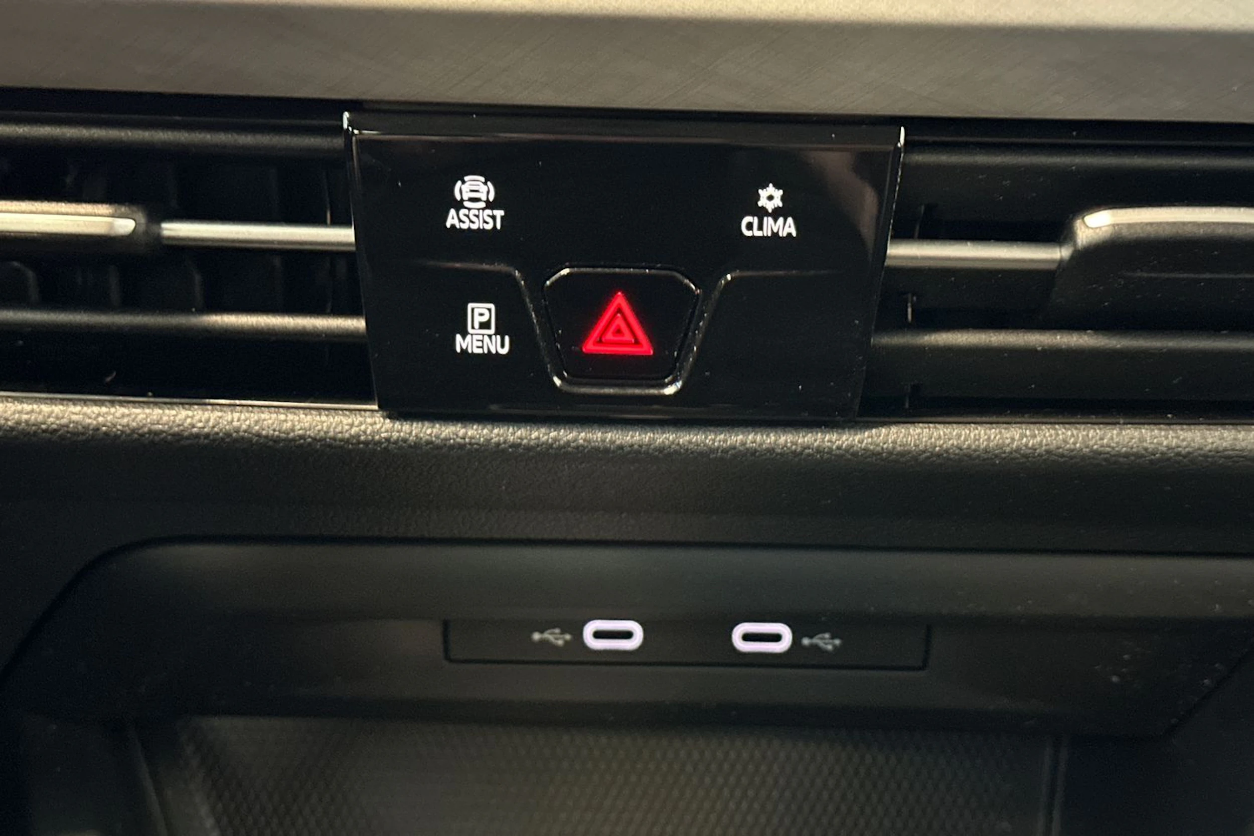 valkoinen Volkswagen Golf 2021 kuva 21.
