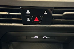 valkoinen Volkswagen Golf 2021 kuva 21.