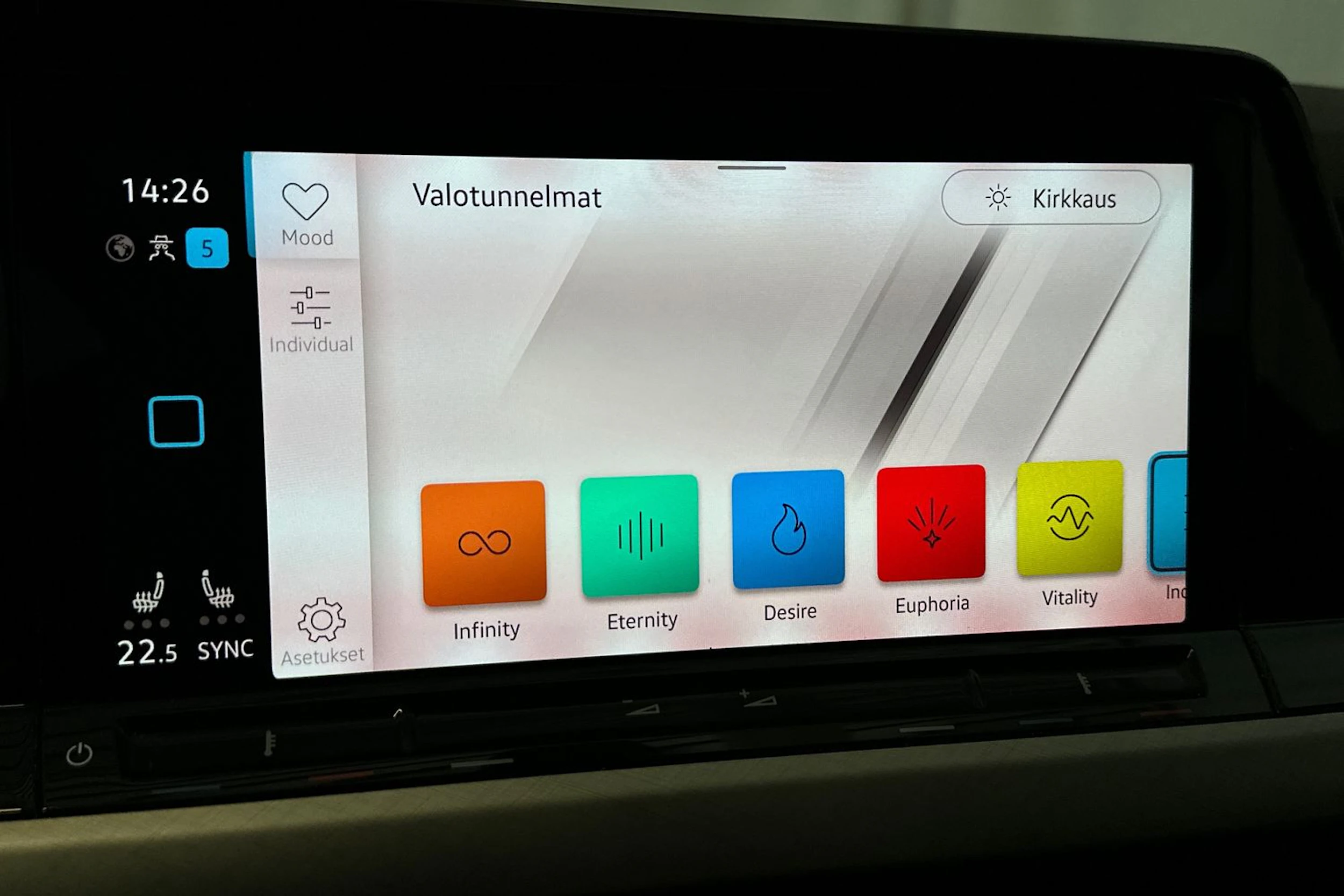 valkoinen Volkswagen Golf 2021 kuva 27.