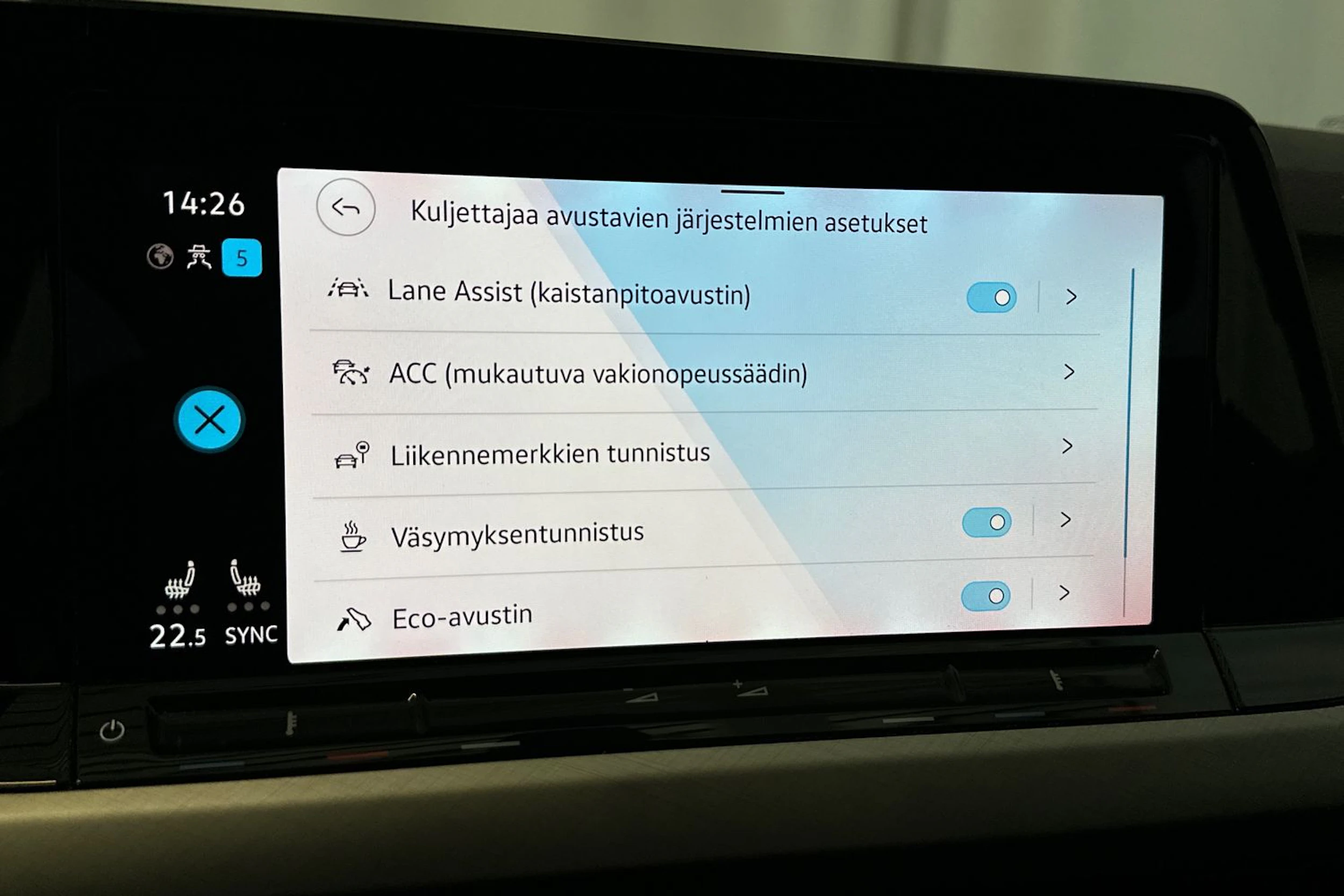 valkoinen Volkswagen Golf 2021 kuva 28.