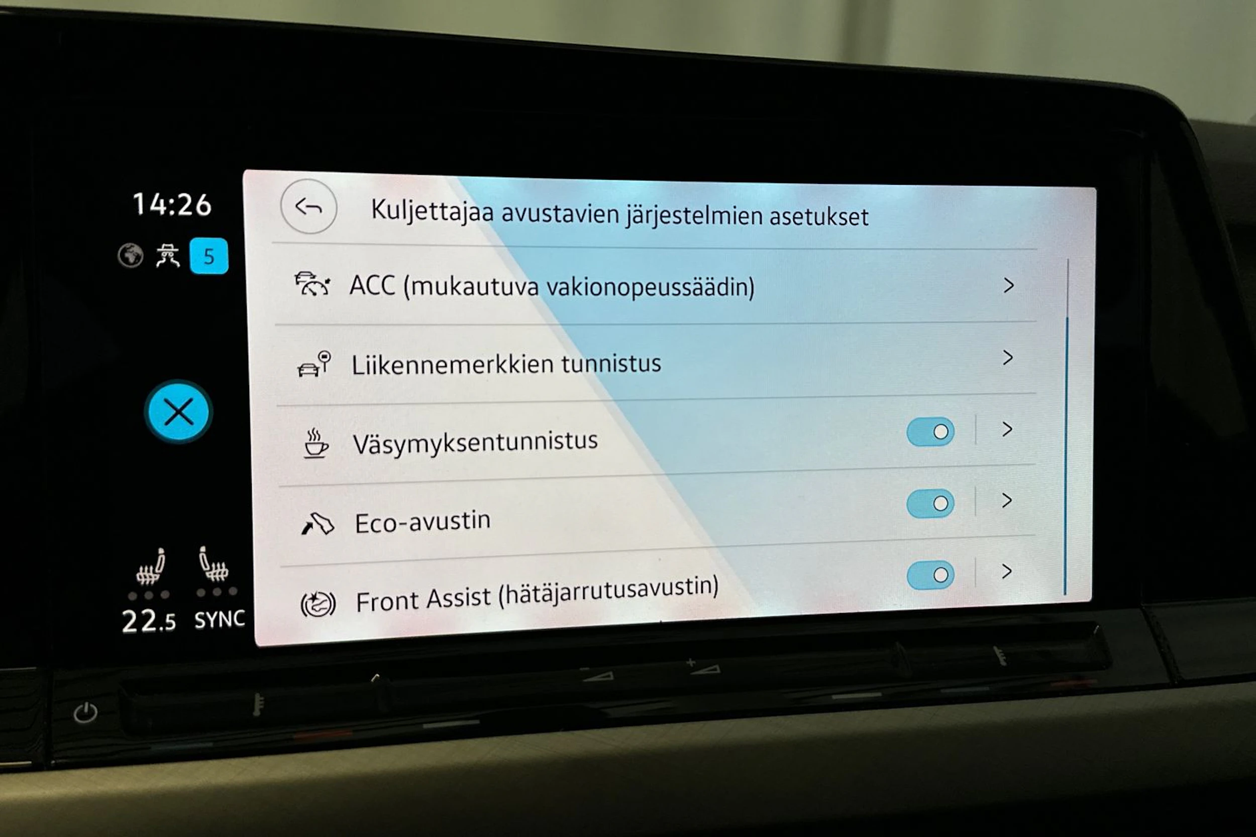 valkoinen Volkswagen Golf 2021 kuva 29.