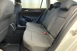 valkoinen Volkswagen Golf 2021 kuva 32.