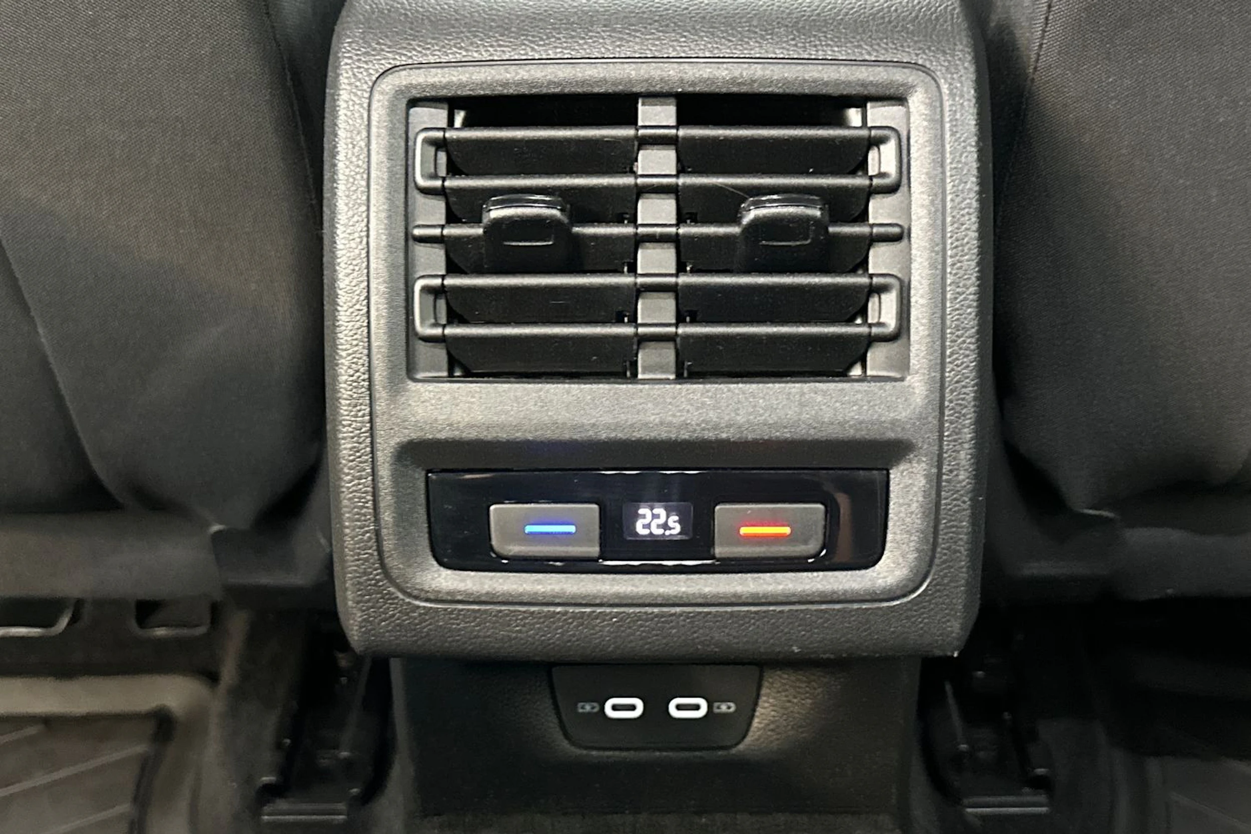 valkoinen Volkswagen Golf 2021 kuva 33.