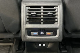 valkoinen Volkswagen Golf 2021 kuva 33.
