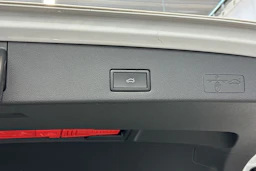valkoinen Volkswagen Golf 2021 kuva 35.