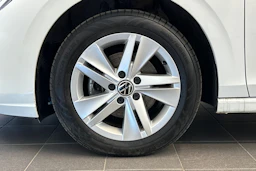 valkoinen Volkswagen Golf 2021 kuva 37.