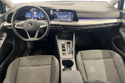 musta Volkswagen Golf 2021 kuva 9.