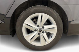 musta Volkswagen Golf 2021 kuva 12.
