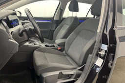 musta Volkswagen Golf 2021 kuva 16.