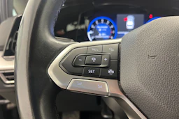 musta Volkswagen Golf 2021 kuva 17.