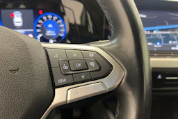 musta Volkswagen Golf 2021 kuva 18.