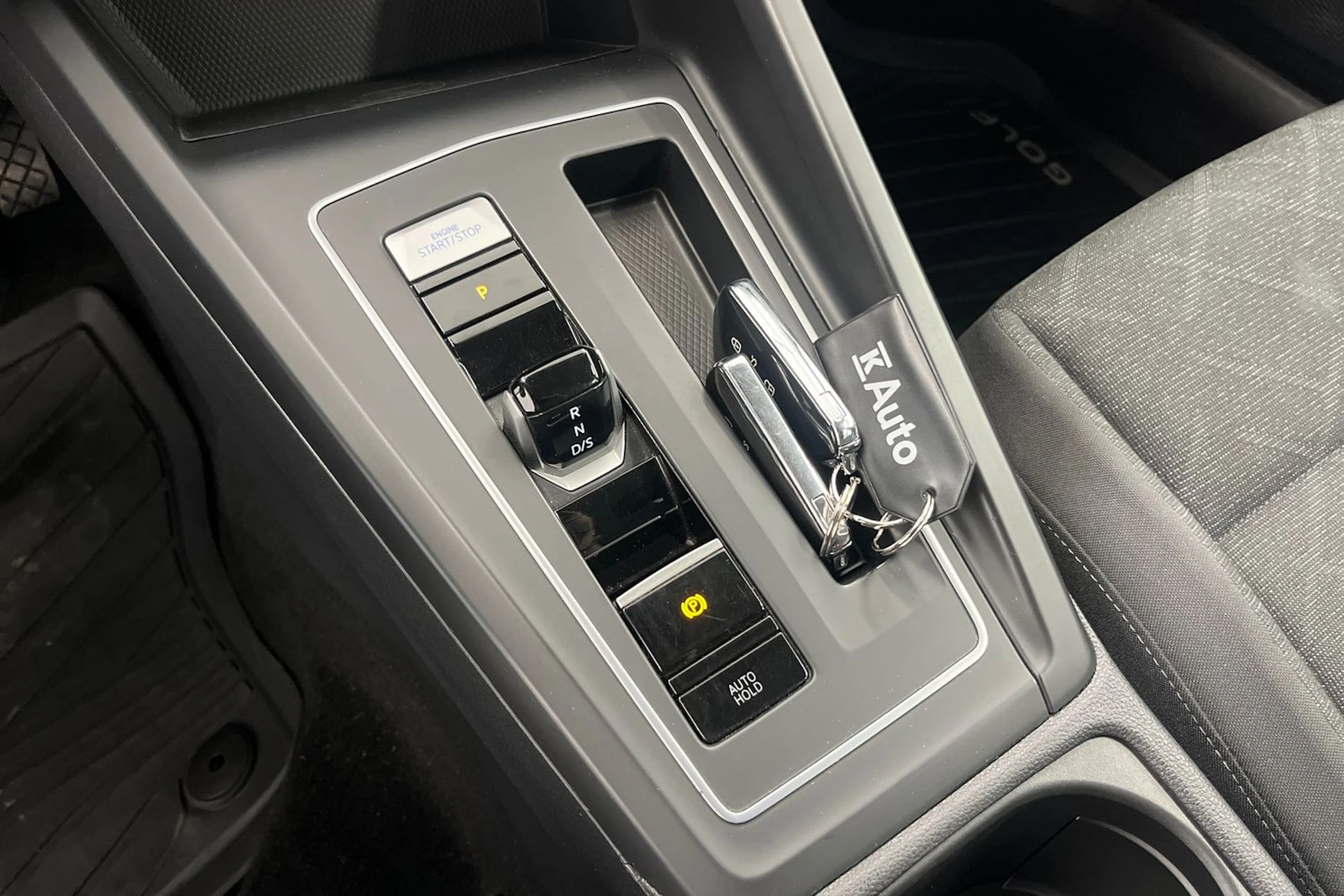 musta Volkswagen Golf 2021 kuva 21.
