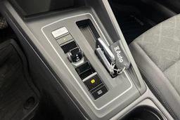 musta Volkswagen Golf 2021 kuva 21.