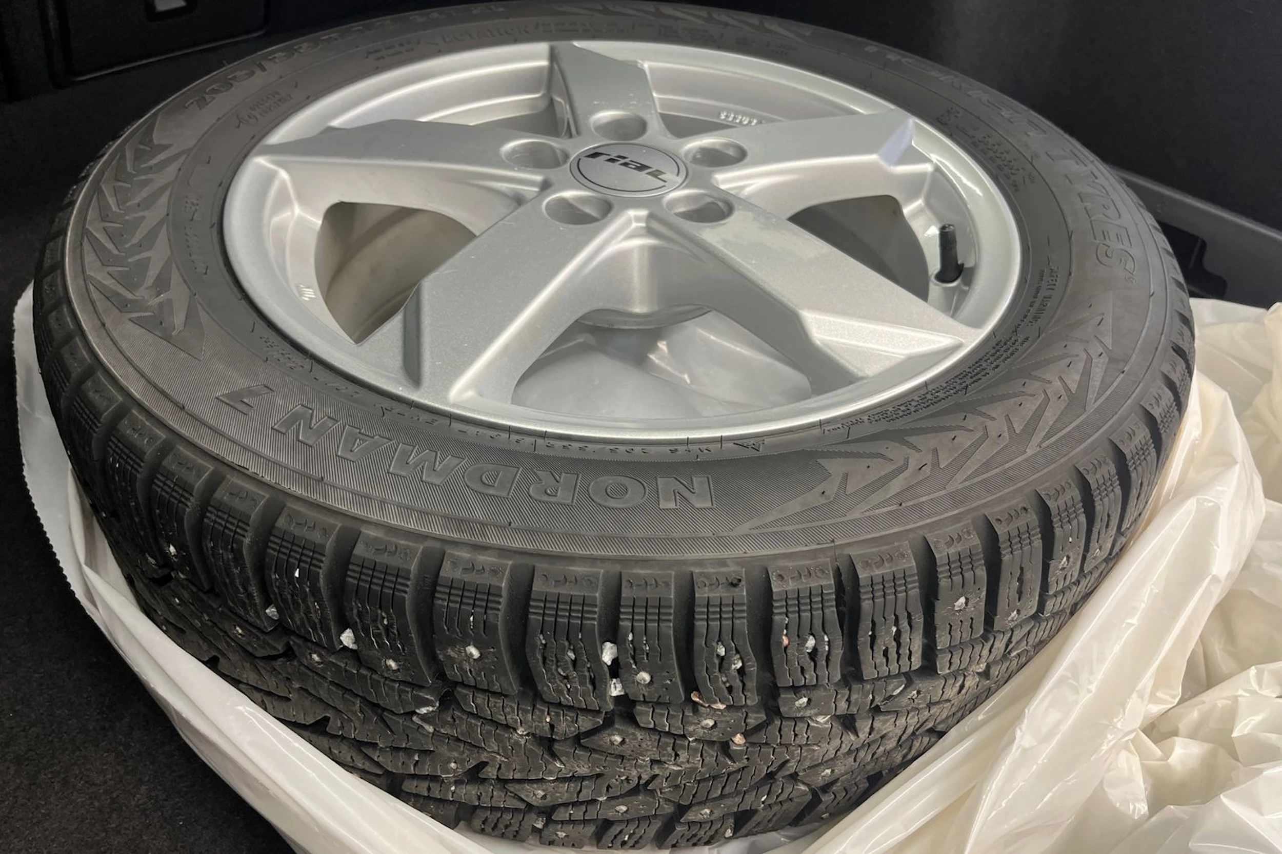 musta Volkswagen Golf 2021 kuva 26.