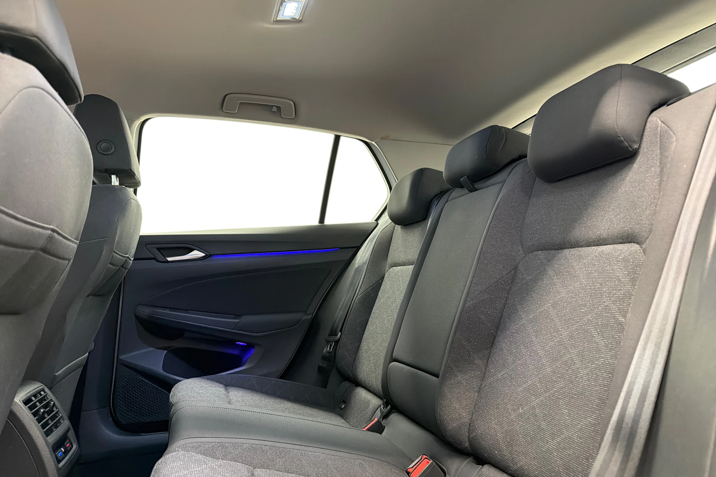 Valkoinen Volkswagen GOLF 2021 kuva 8.