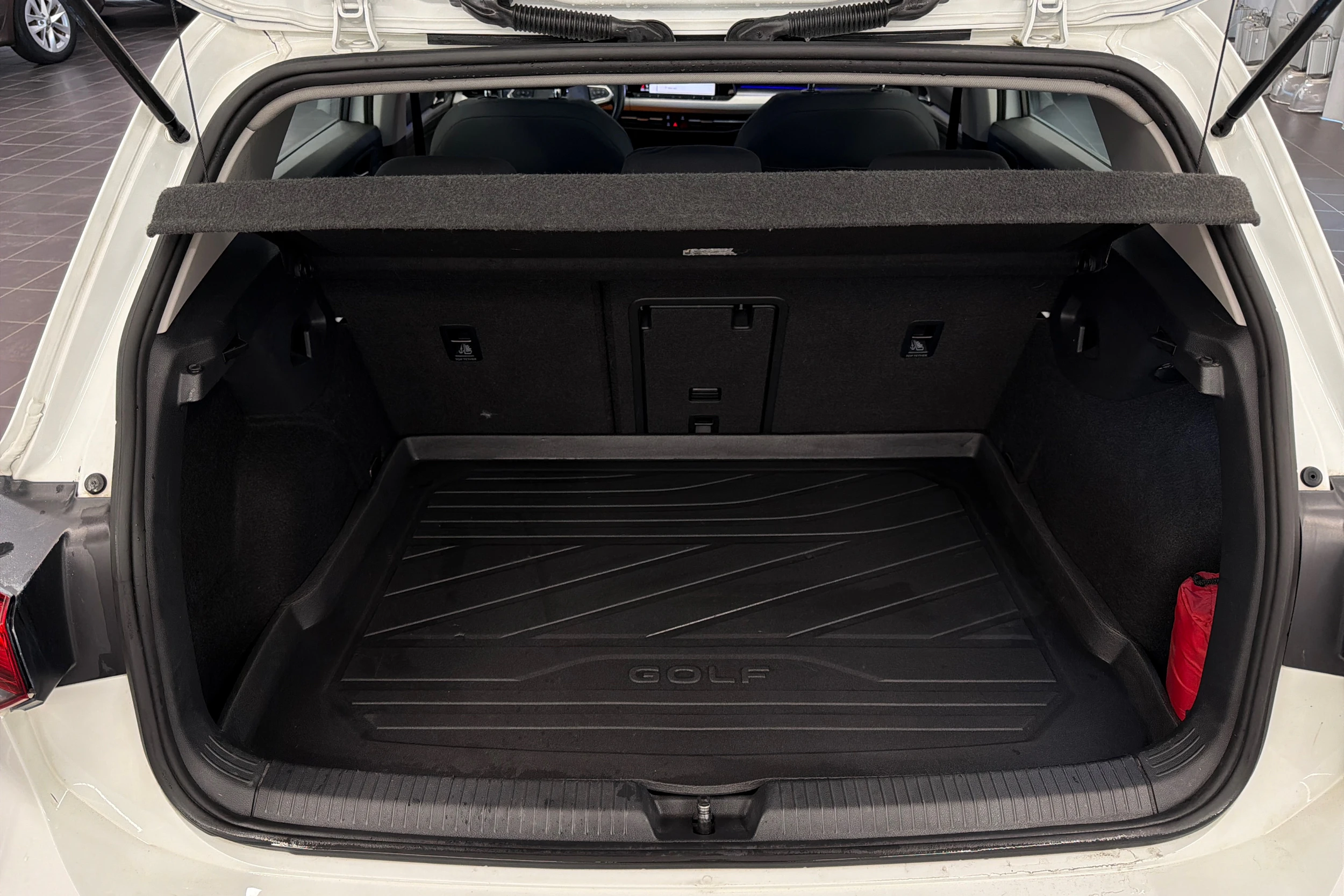 Valkoinen Volkswagen GOLF 2021 kuva 11.