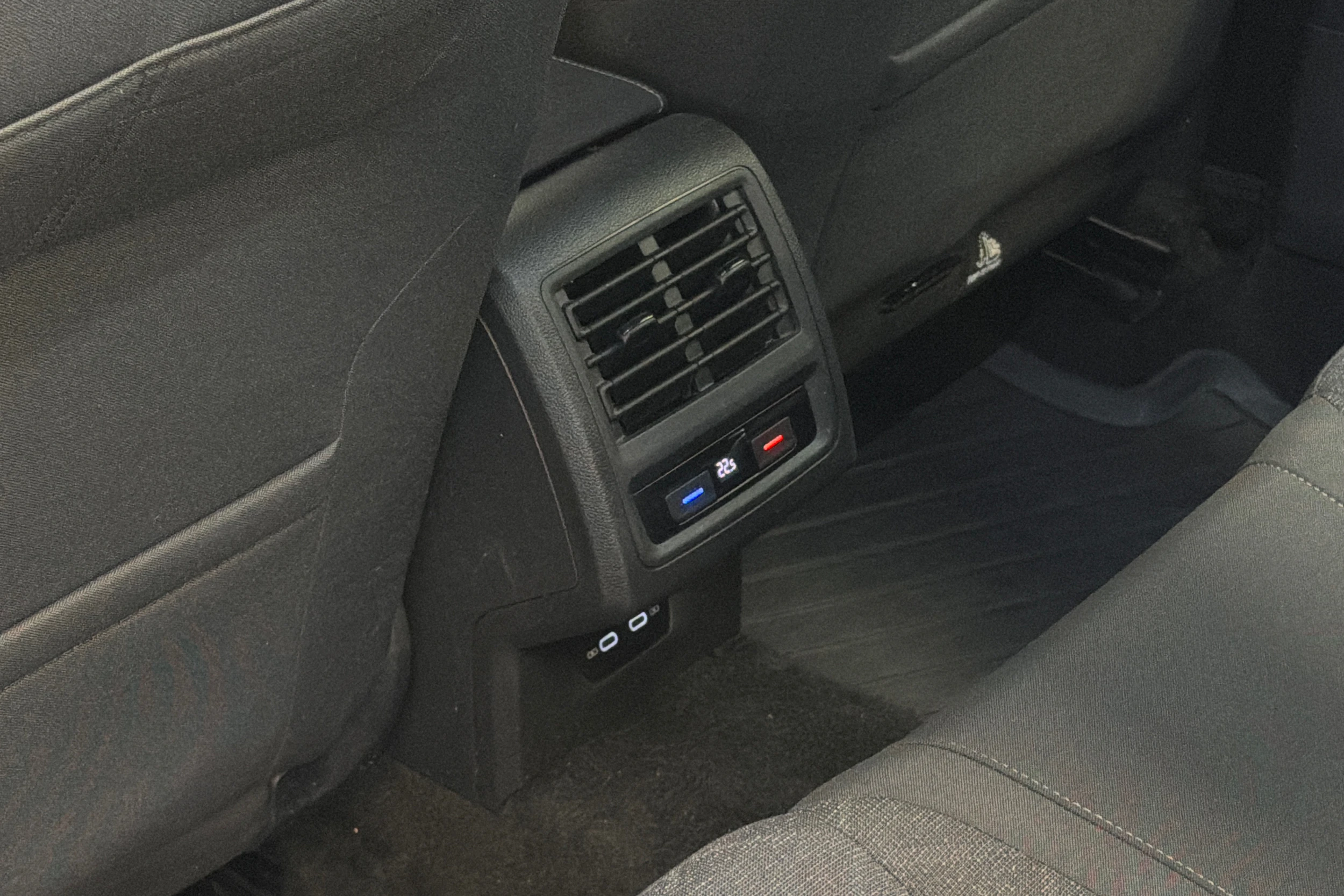 Valkoinen Volkswagen GOLF 2021 kuva 12.