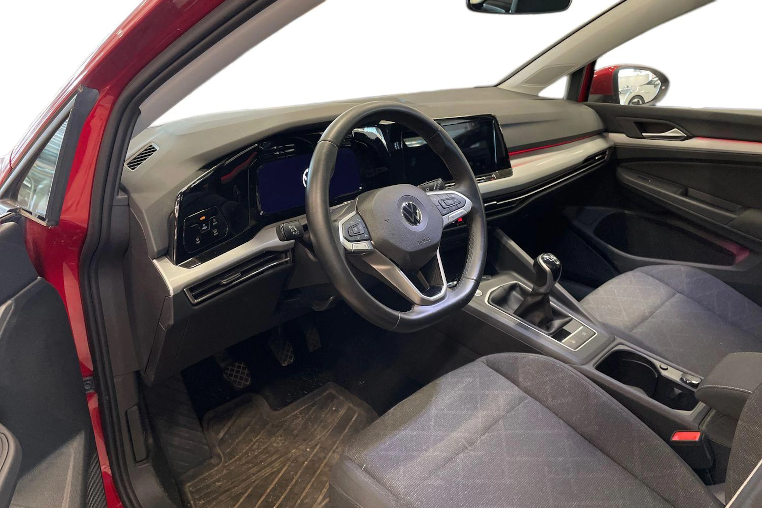 punainen Volkswagen Golf 2021 kuva 3.